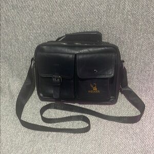 Sleek Black Messenger Bag with Adjustable Strap and Structured Design